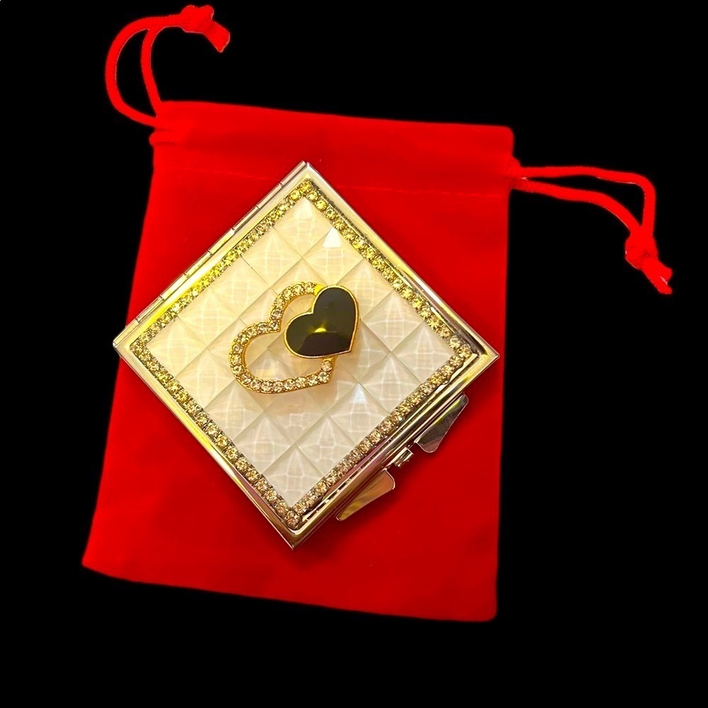 GORGEOUS CRYSTAL EMBELLISHED WHITE COMPACT WITH DOUBLE HEARTS